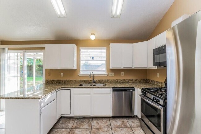 Building Photo - 14806 Chasemont Dr