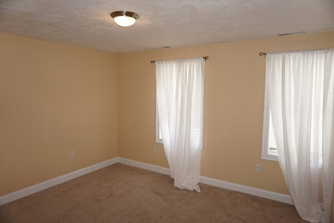 Building Photo - 118 Smith St