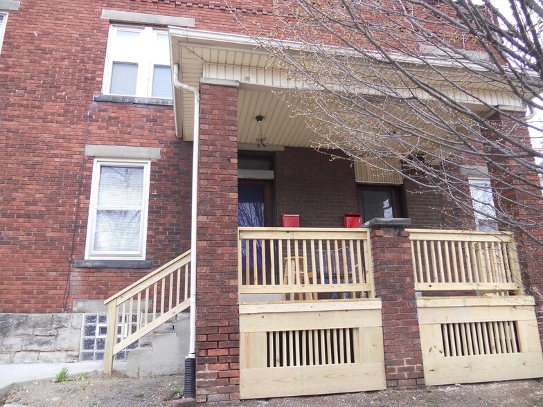 Building Photo - 2346 East Ave