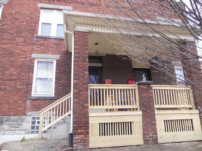 Building Photo - 2346 East Ave