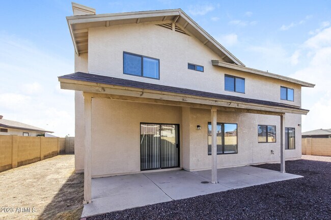 Building Photo - 6520 W Paradise Ln