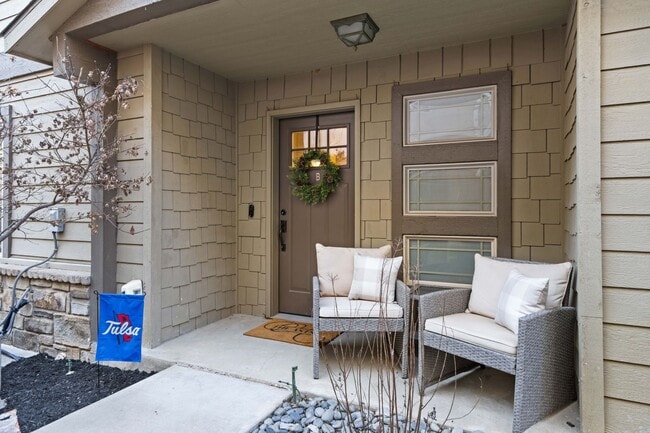 Building Photo - This luxurious townhouse on Cherry St.
