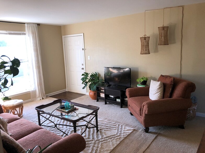 Primary Photo - Athens Highlands Apts.