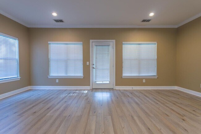 Building Photo - 114 Haven Cir