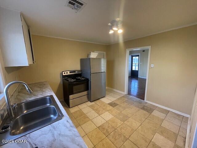 Building Photo - 917 W 5th St