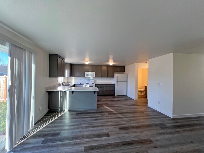 Building Photo - 16241-16243 Curry Ct SE