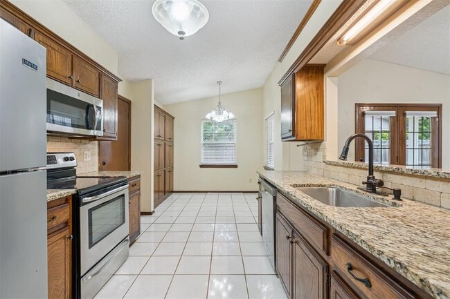 Building Photo - 16404 Del Mar Dr