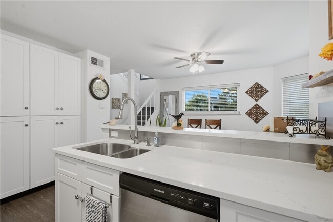 Building Photo - 18617 Egret Bay Blvd