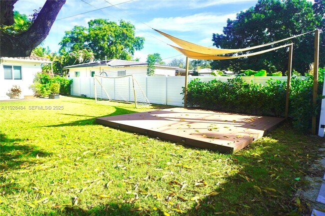 Building Photo - 2 NE 108th St