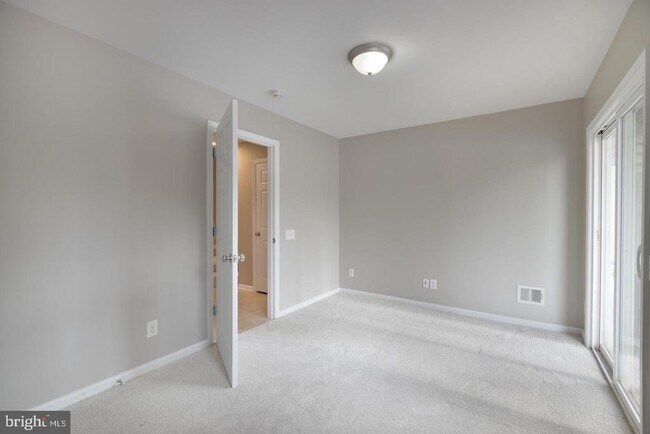 Building Photo - 42669 New Dawn Terrace