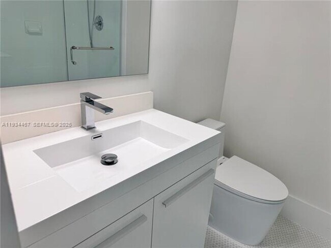 Building Photo - 5161 Collins Ave