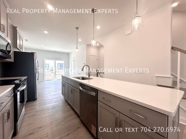 Building Photo - 5008 Layman Dr