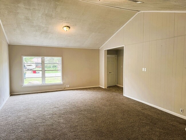 Building Photo - 1231 Waller Ave