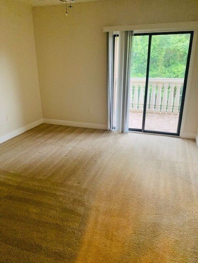 Building Photo - Gated Community of La Fortuna in Kissimmee