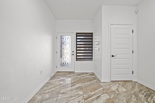 Building Photo - 6315 Escondido Dr