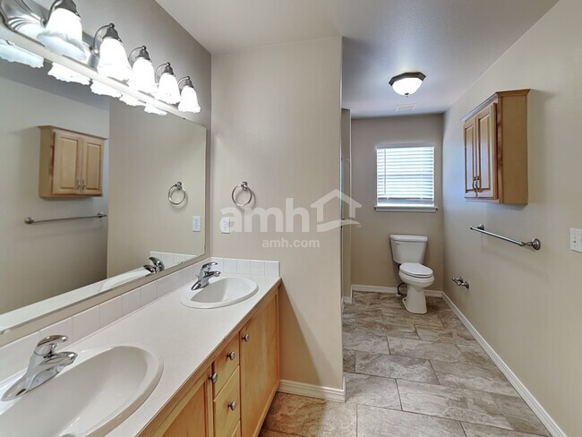 Building Photo - 290 N Taurus Way