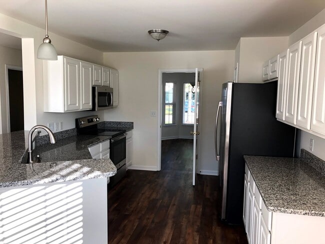 Building Photo - 3 bed 2.5 bath Spacious Home in Azalea Lakes