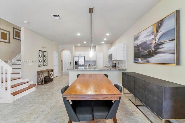 Building Photo - 10450 Wellington Parc Dr