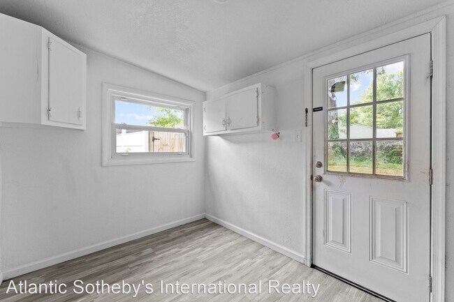 Building Photo - 4 br, 3 bath House - 4625 Larkin Street