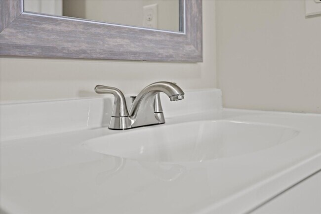 Building Photo - 2804 1/2 Alligator Rd