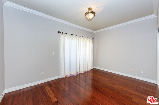 Building Photo - 11547 Rochester Ave