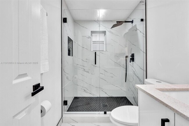 Building Photo - 923 NW 110th St