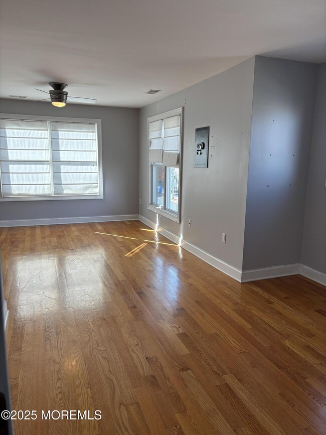 Building Photo - 112 N Broadway