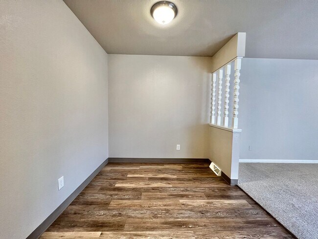 Building Photo - Larch1642 (KC-AM)