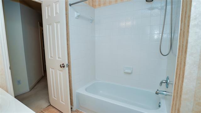 Building Photo - 15846 Grove Crest Dr