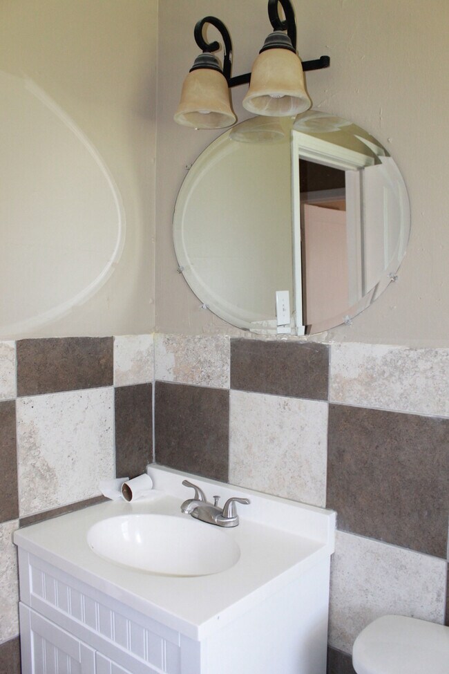 Building Photo - 3 Beds - Tinker Close