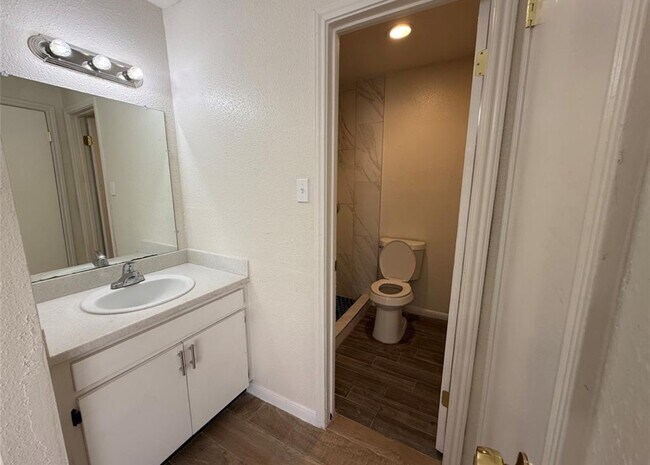Building Photo - 12500 Sandpiper Dr