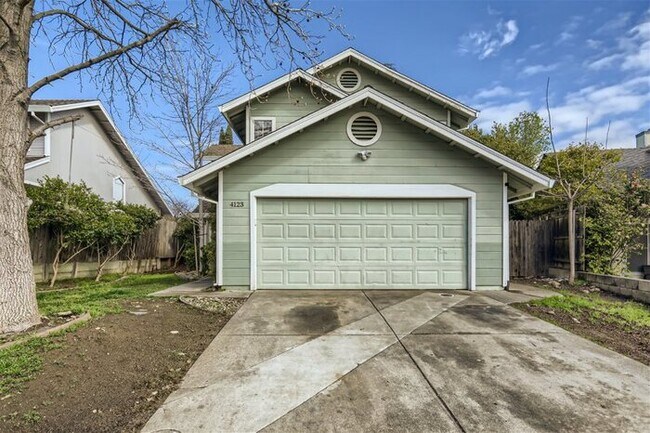 Primary Photo - 4123 Pebble Oaks Ct, Antelope, CA, 95843