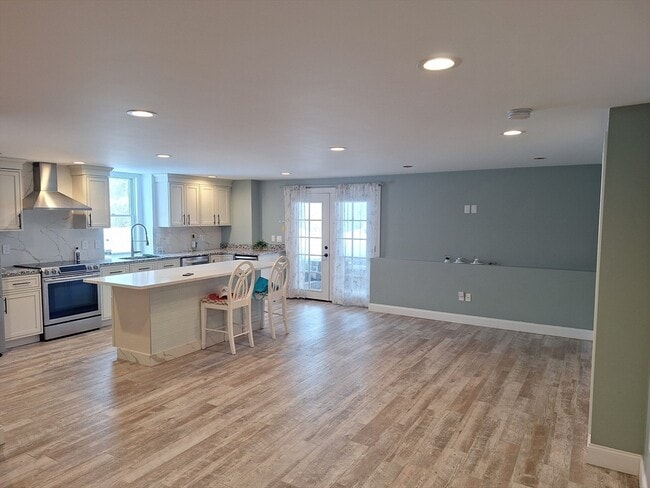 Building Photo - 48 Gee Ave