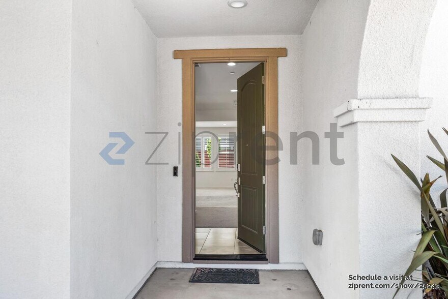 Building Photo - Unit