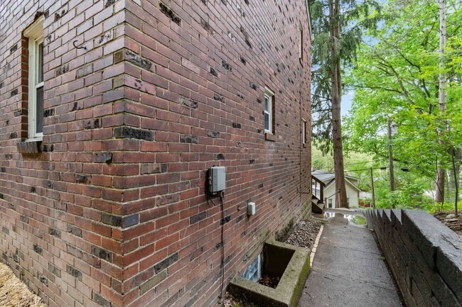 Building Photo - 6 Wilkins Rd