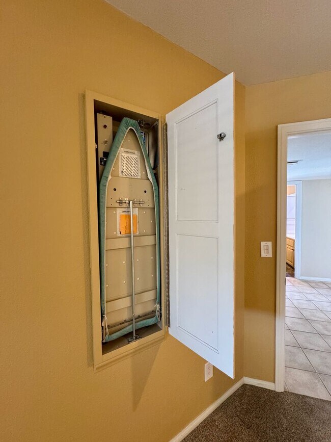 Building Photo - 3-Bedroom Condo with Spectacular Views in ...