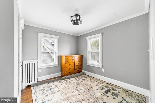 Building Photo - 762 Pilgrim Ave