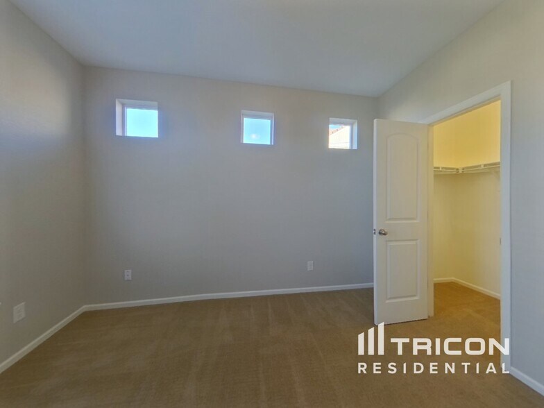 Building Photo - 3485 Maplewood Ln