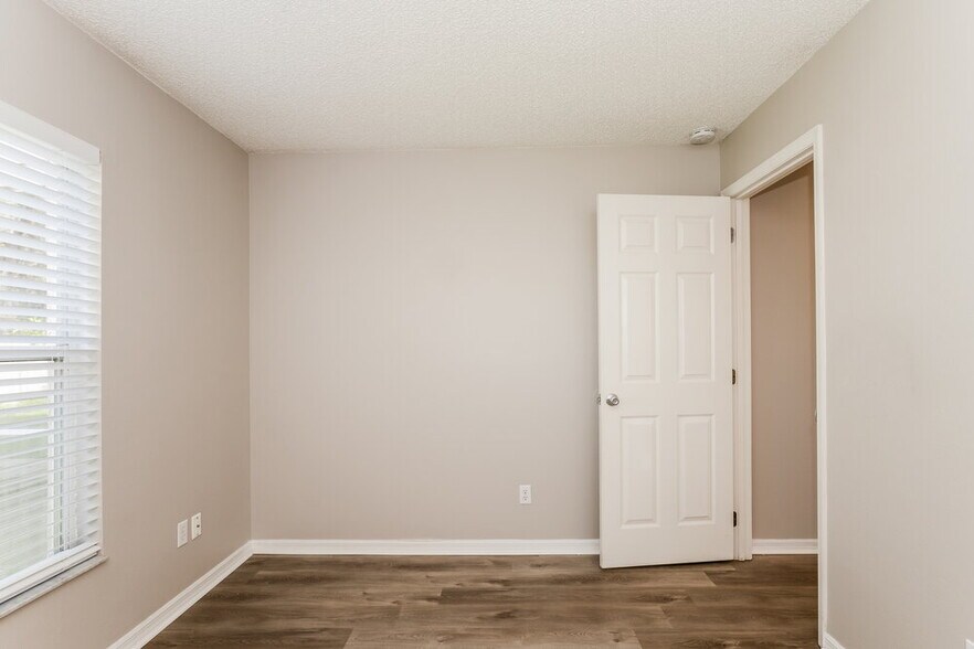 Building Photo - 466 Valencia Pl Cir