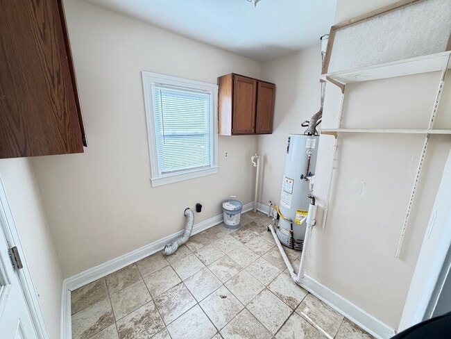 Building Photo - Nice 2 Bedroom And 1 Bath Home