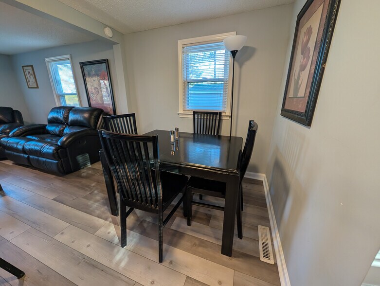 Building Photo - Room in House on Kannapolis Hwy