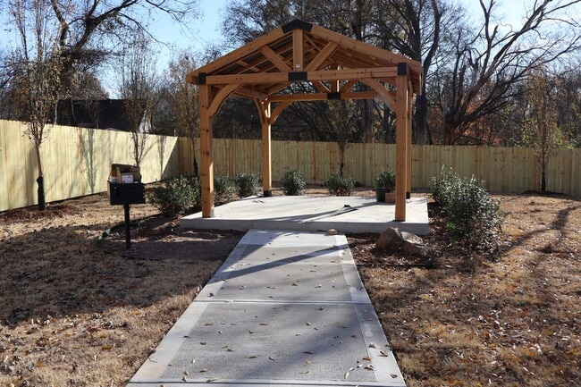 Building Photo - 1328 Seals St