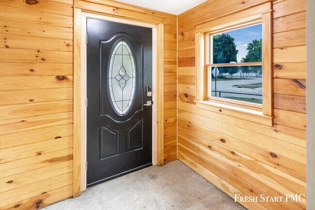 Building Photo - Spacious 4-Bedroom Home with Modern Style & Flexible Spaces