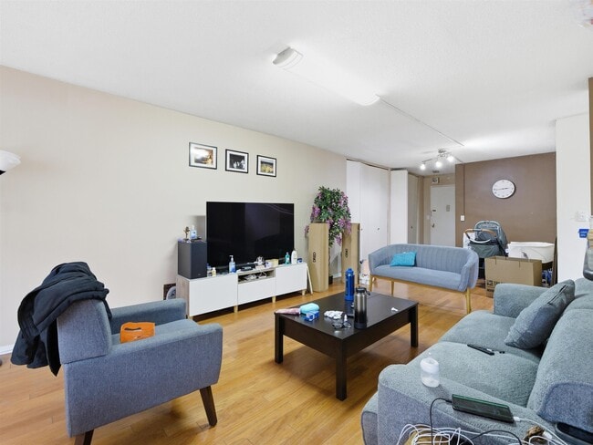 Building Photo - 201 St Pauls Ave