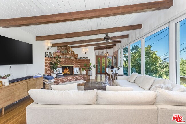 Primary Photo - 2385 Sunset Heights Dr