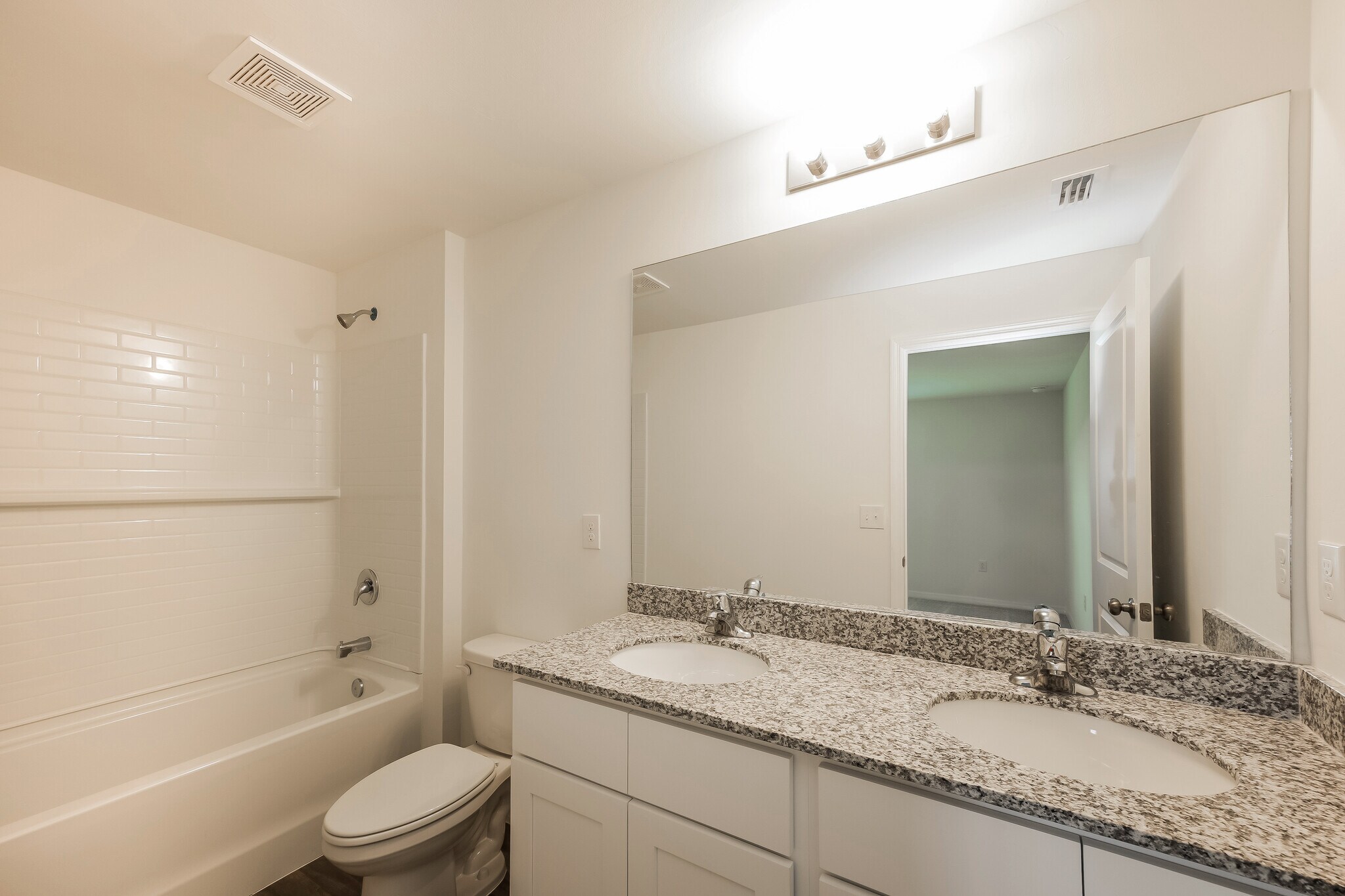 Building Photo - 4012 W Gator Cir