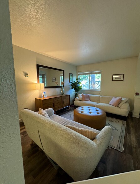 Building Photo - 5064 Foothills Dr