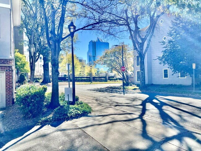 Building Photo - SUMMER SPECIAL - $500 off first month's rent!!