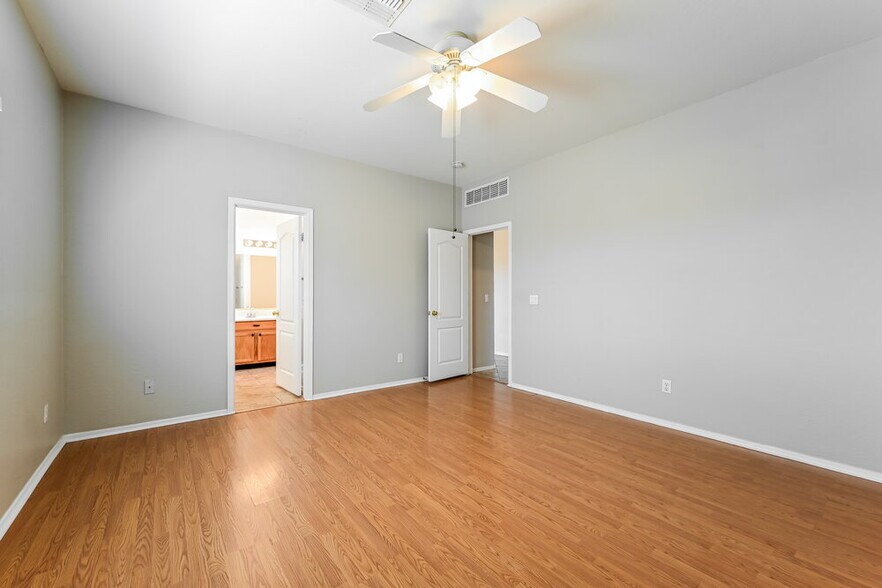 Building Photo - 3761 W Eastman Ct