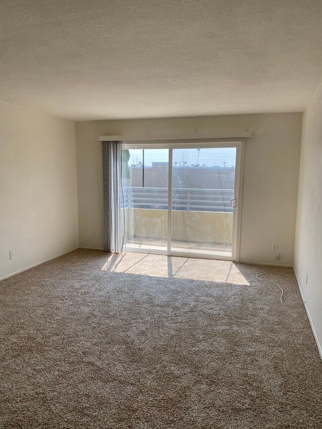 Building Photo - 1 Bed - 1 Bath Single Story Condo; 2nd floor unit in Pacific Beach